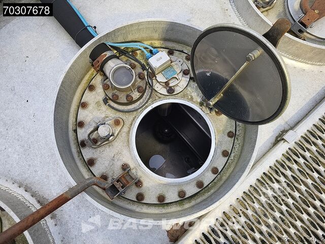 Φορτηγό βυτιοφόρο Mercedes Axor 1824 4X2 14.000 liter Diesel tank 3 compar...