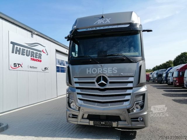 Sığır taşıma kamyonu MERCEDES-BENZ Actros 2651 AKX Pop-Out, 6 Pferde