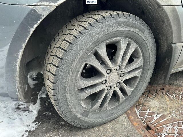 Stationvogn med højt tag Mercedes-Benz Sprinter - camper built for snowmobiling