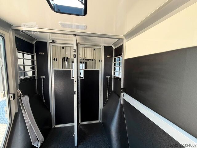 Lopbarības pārvadātājs RENAULT Master STX 5 Sitzer Haras ex. Lang Automatik