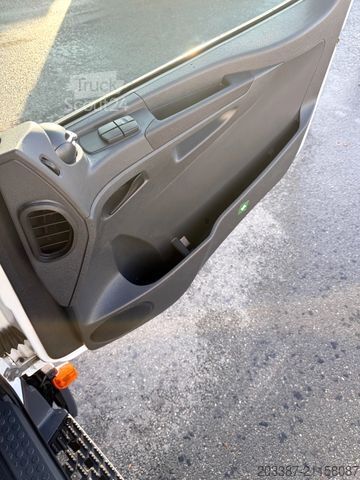 Vrachtwagen met bakwagen MERCEDES-BENZ Atego 821/ isoliert mit Heizfunktion/ 3-Sitzer