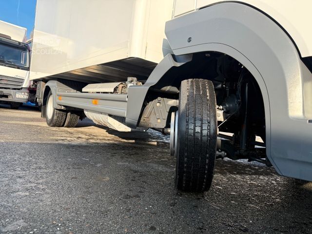 Vrachtwagen met bakwagen MERCEDES-BENZ Atego 821/ isoliert mit Heizfunktion/ 3-Sitzer