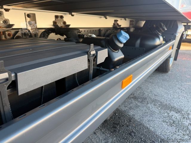 Vrachtwagen met bakwagen MERCEDES-BENZ Atego 821/ isoliert mit Heizfunktion/ 3-Sitzer