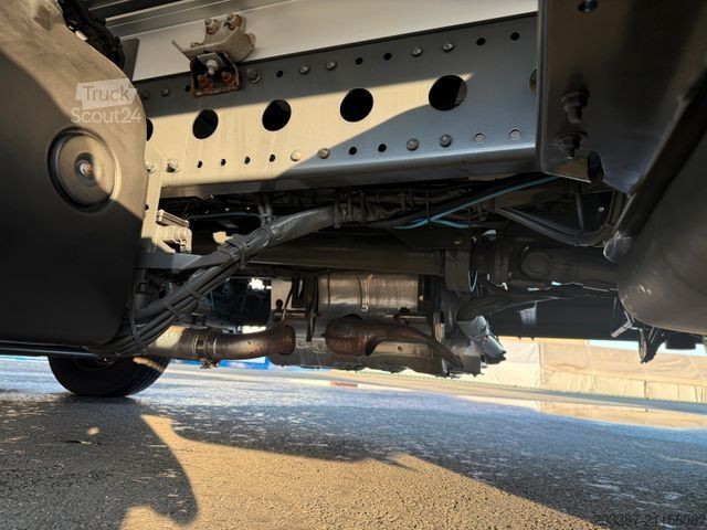 Vrachtwagen met bakwagen MERCEDES-BENZ Atego 821/ isoliert mit Heizfunktion/ 3-Sitzer