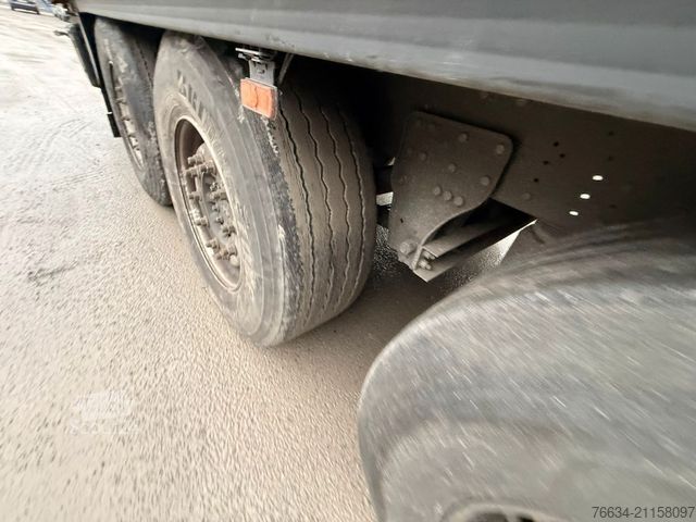 Otvorený náves s plachtou SCHMITZ CARGOBULL SCB S3T Liftachse Palettenkaseten 1A Zustand