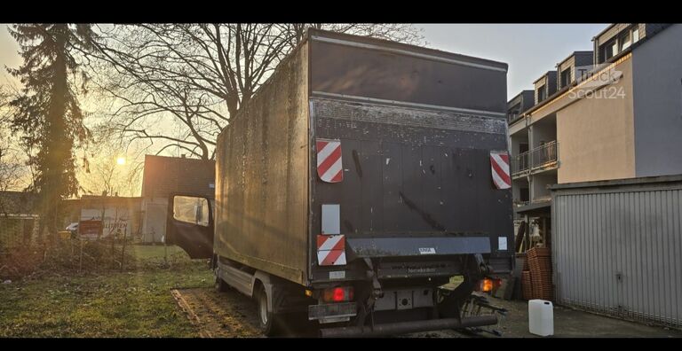 Box truck Mercedes-Benz Atego 815