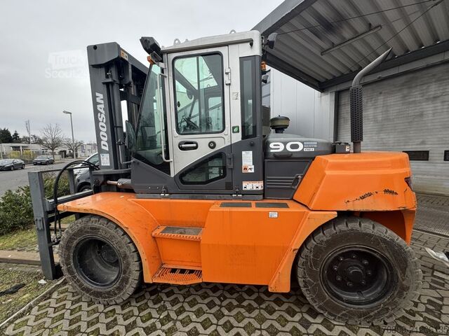 Stivuitor frontal Doosan D90S-7