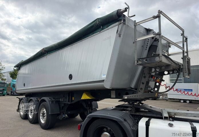 Sklopný návěs SCHMITZ CARGOBULL 3-Achs Alu Thermo-Kippmulde Asphalt Lifta. 25m³