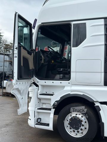 Standard tractor unit MAN TG3 18.510 4x2 BL/ ACC/Retarder /LRA/2 Tanks