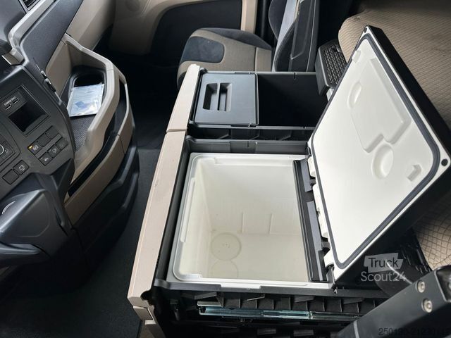 Standard tractor unit MAN TG3 18.510 4x2 BL/ ACC/Retarder /LRA/2 Tanks