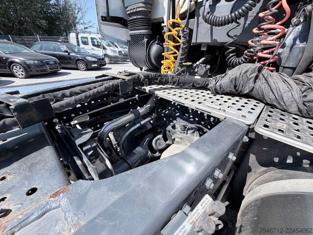 Cap tractor standard IVECO AS 460 ST / LNG KIPPHYDRAULIK TÜV 383.000KM 2019