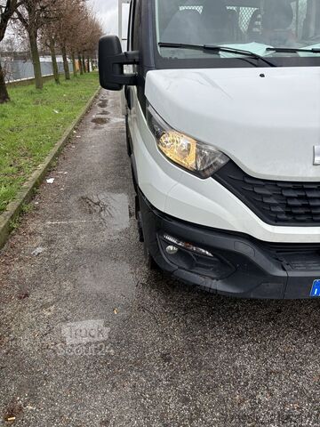 Furgone ribaltabile a tre lati a 7 posti Iveco Dayli 35c16 35c16