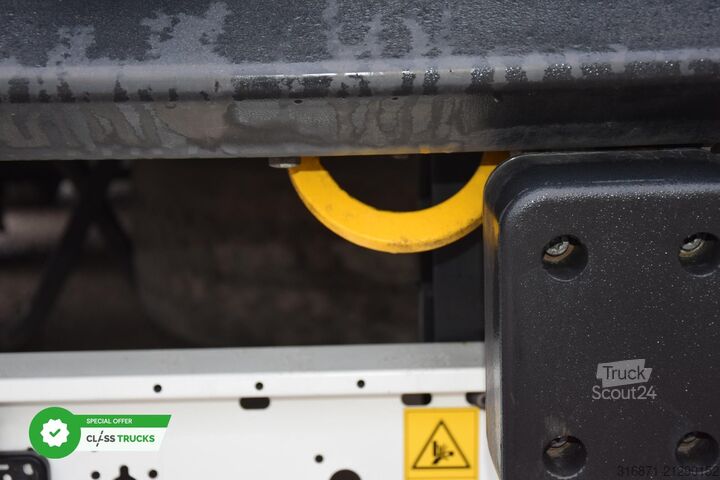 Kylmäkuljetuspuoliperävaunu KRONE SDR Cool Liner FP 60 ThermoKing SLXi 300