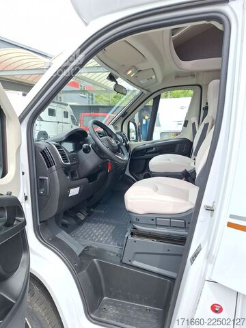 Puoliksi integroitu matkailuauto BÜRSTNER Lyseo TD 644 G Automatik, SAT+TV, Markise