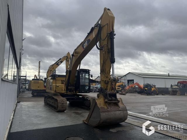 Paletli ekskavatör Caterpillar 330FLN