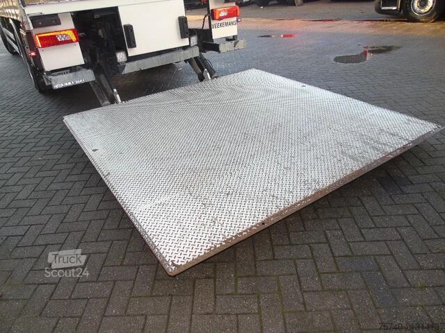 Bâché à rideaux latéraux Scania P 370 + LIFT + EURO 6 + 19T