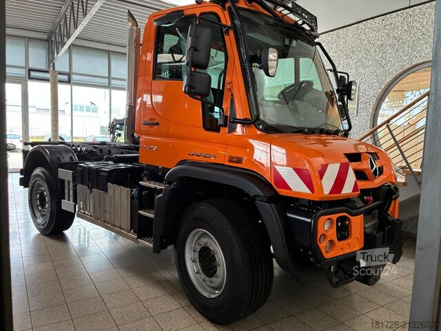 Autocamion cu destinație specială Mercedes-Benz Unimog U 423