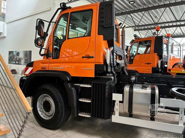 Autocamion cu destinație specială Mercedes-Benz Unimog U 423