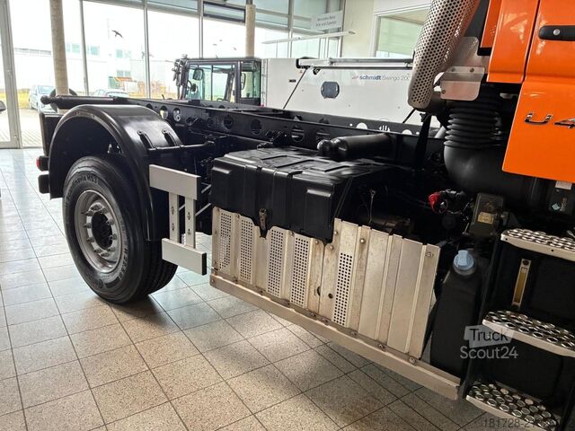Autocamion cu destinație specială Mercedes-Benz Unimog U 423