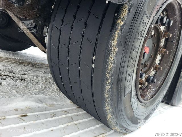 Avoin puoliperävaunu pressulla Schwarzmüller Schiebeplane Papier