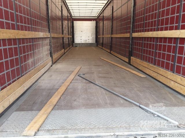 Auflieger mit Pritsche & Plane Schmitz Cargobull Semitrailer Curtainsider Standard Hayon