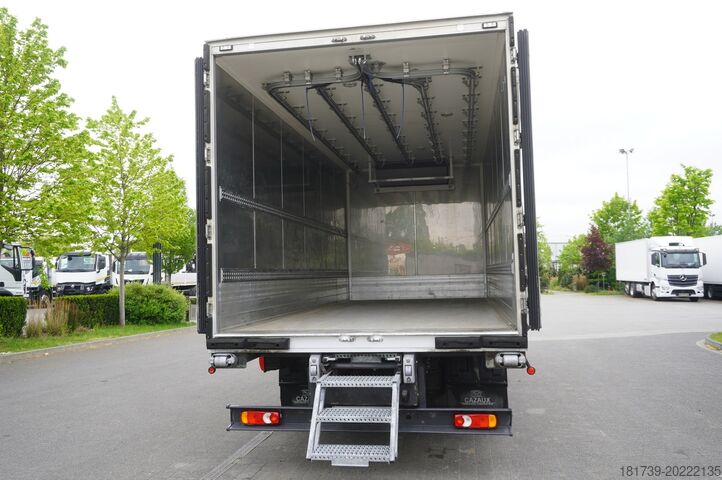 Kjøleskap Renault D13 / 140 tho km !!! / Meat hooks