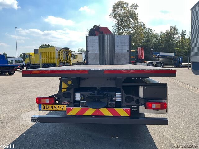 Vrachtwagen met kraan Volvo FE 320 Euro 6 HMF 26 Tonmeter laadkraan
