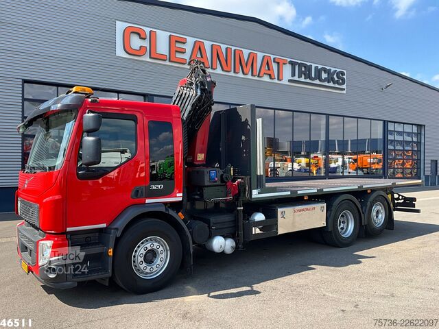 Vrachtwagen met kraan Volvo FE 320 Euro 6 HMF 26 Tonmeter laadkraan