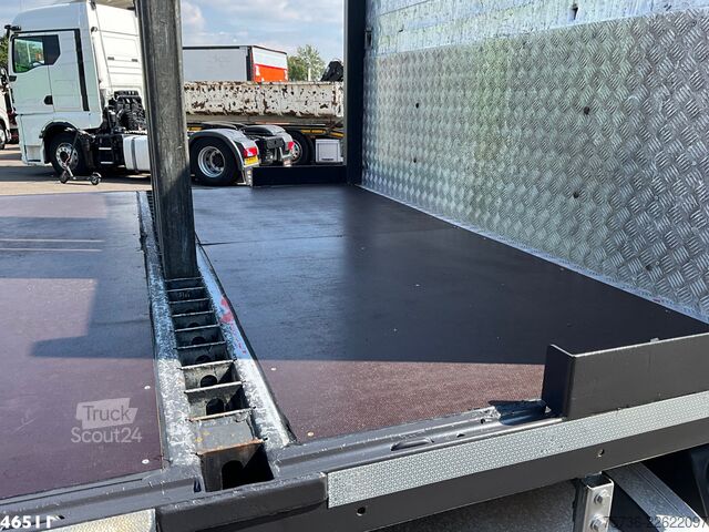 Vrachtwagen met kraan Volvo FE 320 Euro 6 HMF 26 Tonmeter laadkraan