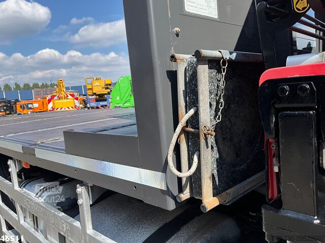 Vrachtwagen met kraan Volvo FE 320 Euro 6 HMF 26 Tonmeter laadkraan