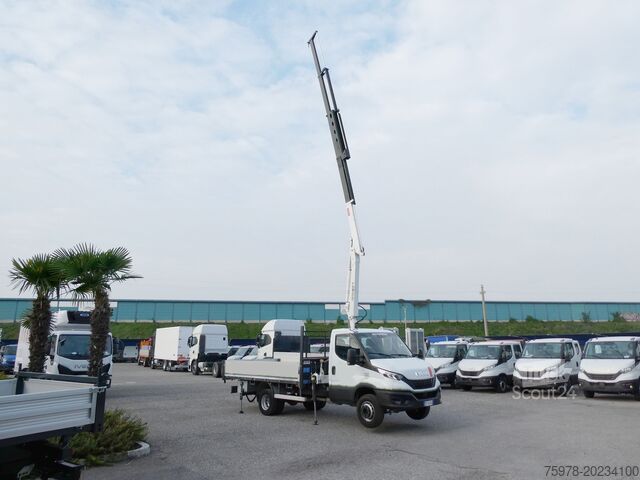 Kastenwagen mit auf Lkw montiertem Kran Iveco Daily 72C16