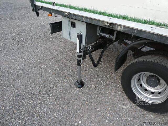 Kastenwagen mit auf Lkw montiertem Kran Iveco Daily 72C16