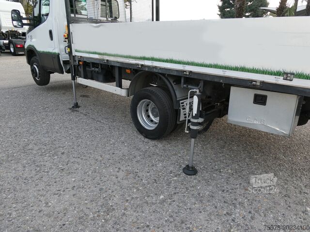Kastenwagen mit auf Lkw montiertem Kran Iveco Daily 72C16