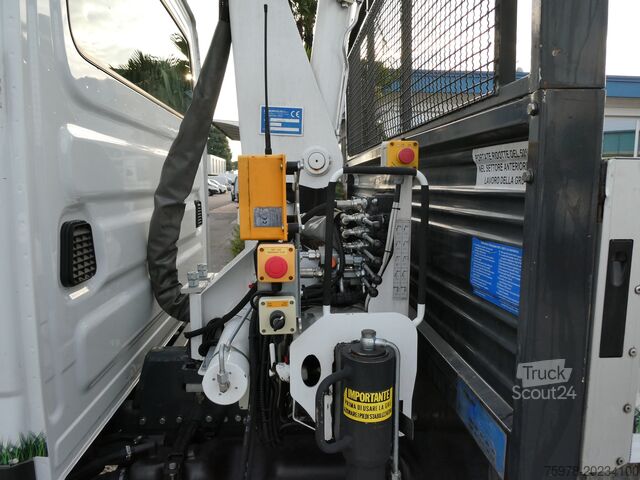 Kastenwagen mit auf Lkw montiertem Kran Iveco Daily 72C16