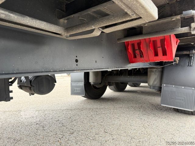 Semi-remorque bâchée KÖGEL 3Achs Standard Curtainsider MichelinRemix 6xneu