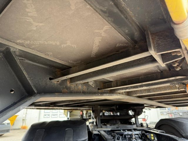 Semi-remorque bâchée KÖGEL 3Achs Standard Curtainsider MichelinRemix 6xneu