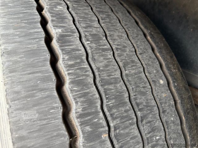 Semi-remorque bâchée KÖGEL 3Achs Standard Curtainsider MichelinRemix 6xneu