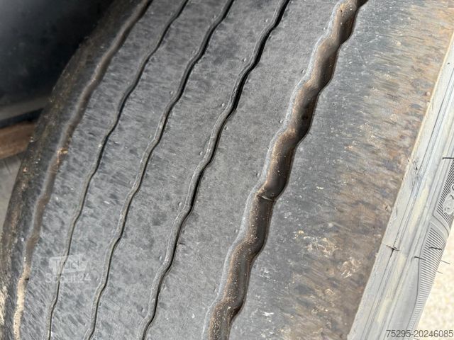 Semi-remorque bâchée KÖGEL 3Achs Standard Curtainsider MichelinRemix 6xneu