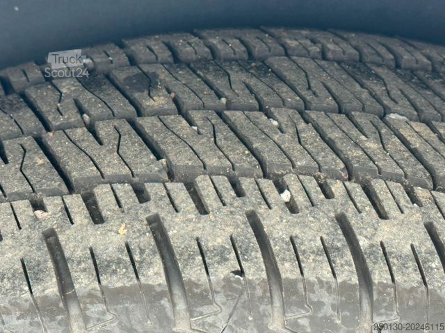 Kleinbus VOLKSWAGEN T6.1 Transporter Kombi lang 8 Sitzer Klima