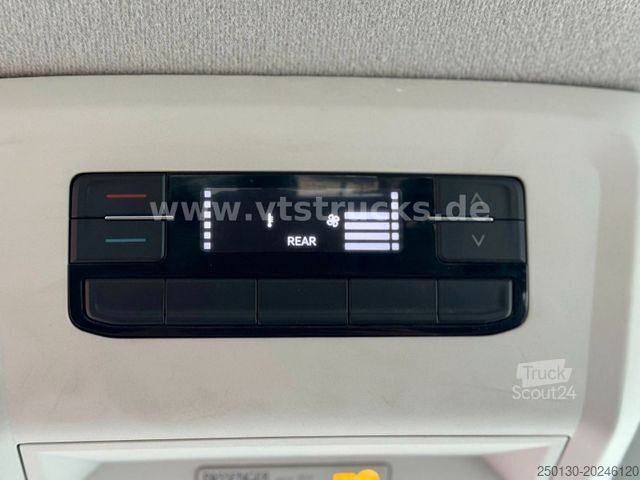 Kleinbus VOLKSWAGEN T6.1 Transporter Kombi lang 8 Sitzer Klima