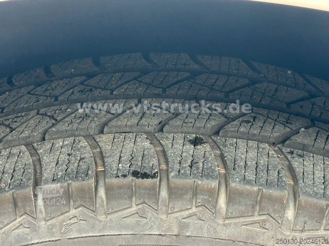 Kleinbus VOLKSWAGEN T6.1 Transporter Kombi lang 8 Sitzer Klima