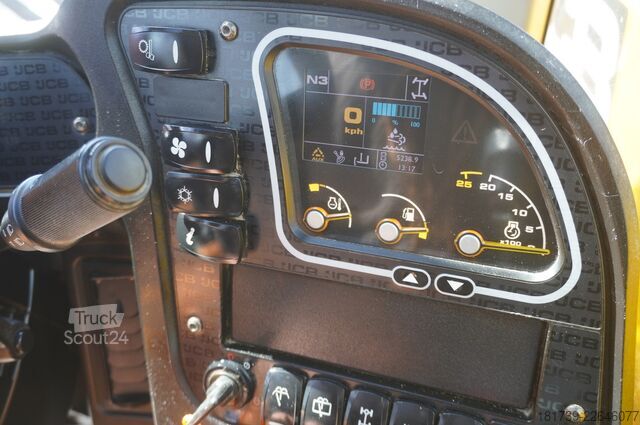 Telecarregador JCB 526-56 AGRI Plus / 5.6 m / joystick