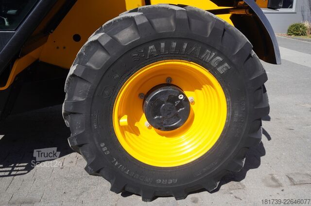 Telecarregador JCB 526-56 AGRI Plus / 5.6 m / joystick