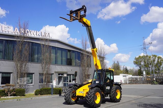 Telecarregador JCB 526-56 AGRI Plus / 5.6 m / joystick