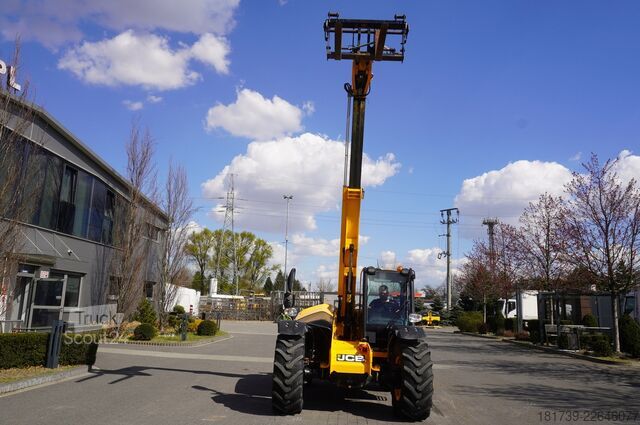 Telecarregador JCB 526-56 AGRI Plus / 5.6 m / joystick