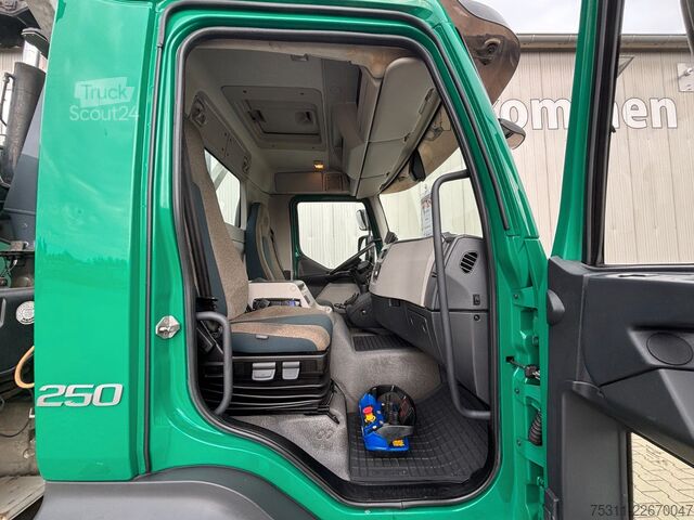 Camião de plataforma VOLVO FL 250 | Fassi F110*Flur&Funk*Navi*Kamera*1.Hand
