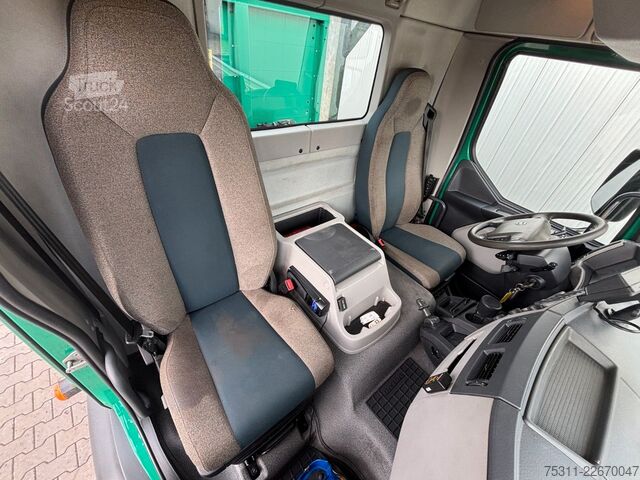 Camião de plataforma VOLVO FL 250 | Fassi F110*Flur&Funk*Navi*Kamera*1.Hand