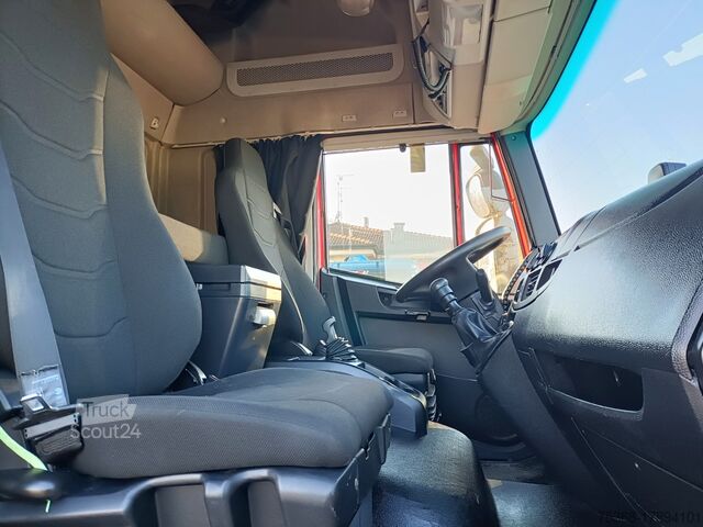 φορτηγό πλατφόρμα με μουσαμά Iveco EUROCARGO 140-280