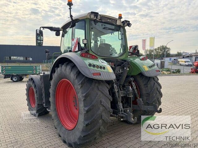 Traktor Fendt 724 VARIO S4 Profi Plus