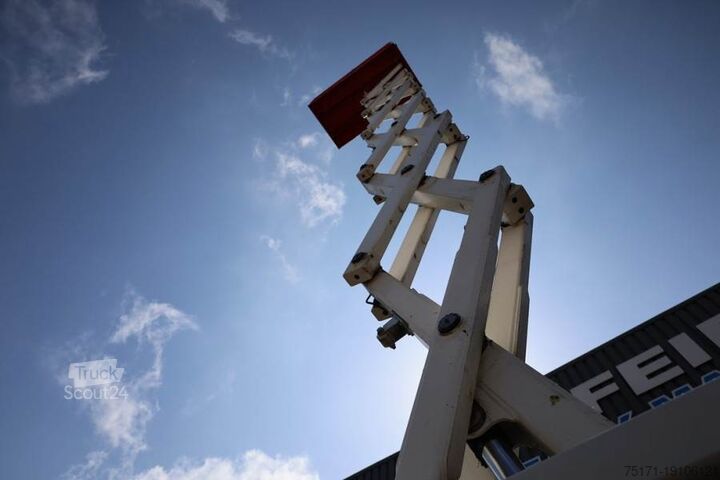 Ножичний підйомник Holland Lift Ecostar HL-11812 Electric, 14m Working Height, 300